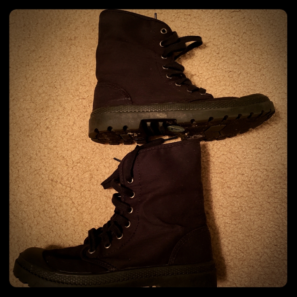 Combat boots